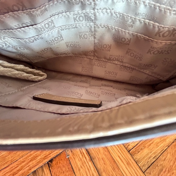 Michael Kors clutch with shoulder strap - Picture 2 of 5